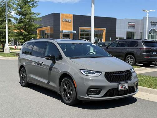 2025 Chrysler Pacifica Hybrid Premium S Appearance Pkg