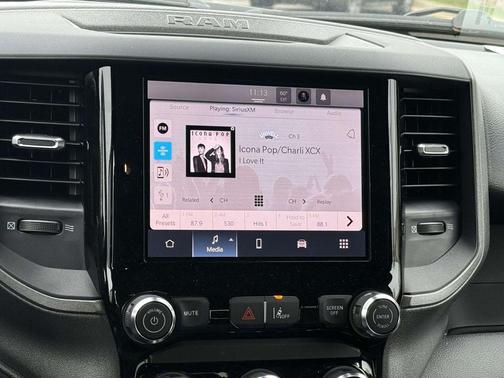 Diamond Black Crystal Pearlcoat 2026 RAM 1500 Warlock Crew Cab 4x4 5'7' Box