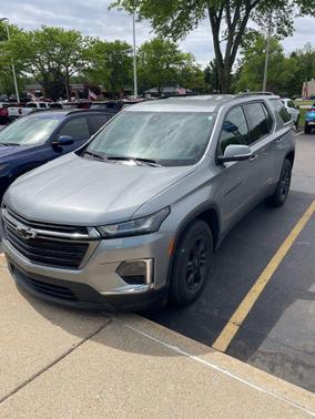 Sterling Gray Metallic 2023 Chevrolet Traverse LT Cloth
