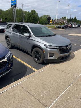 Sterling Gray Metallic 2023 Chevrolet Traverse LT Cloth