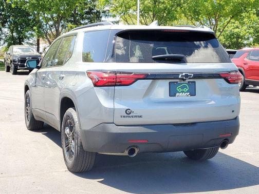 Sterling Gray Metallic 2023 Chevrolet Traverse LT Cloth