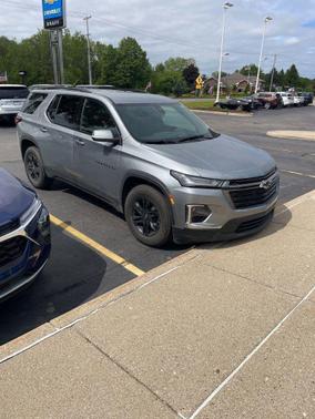 Sterling Gray Metallic 2023 Chevrolet Traverse LT Cloth