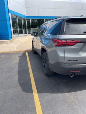 Sterling Gray Metallic 2023 Chevrolet Traverse LT Cloth