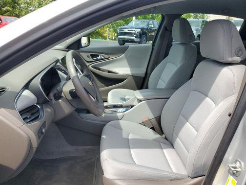 Silver Ice Metallic 2018 Chevrolet Malibu LT