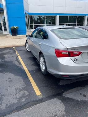 Silver Ice Metallic 2018 Chevrolet Malibu LT