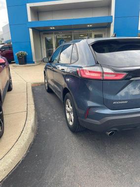 Blue Metallic 2019 Ford Edge SE
