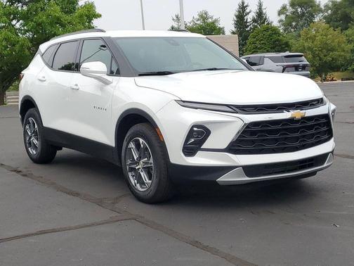 Summit White 2025 Chevrolet Blazer 3LT