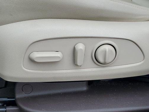 White Frost Tricoat 2018 GMC Acadia Denali