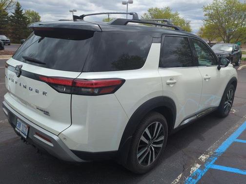 Pearl White Tricoat/Super Black 2024 Nissan Pathfinder Platinum 4WD
