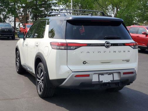 Pearl White Tricoat/Super Black 2024 Nissan Pathfinder Platinum 4WD