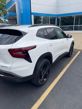 Summit White 2025 Chevrolet Trax FWD ACTIV