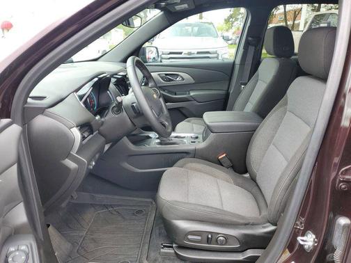 Black Cherry Metallic 2023 Chevrolet Traverse LT Cloth