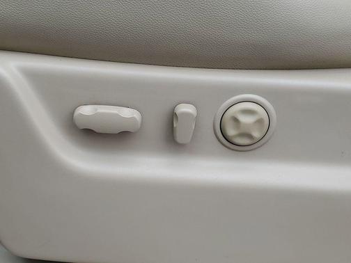 White Diamond Tricoat 2012 Chevrolet Avalanche 1500 LTZ