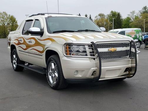 White Diamond Tricoat 2012 Chevrolet Avalanche 1500 LTZ