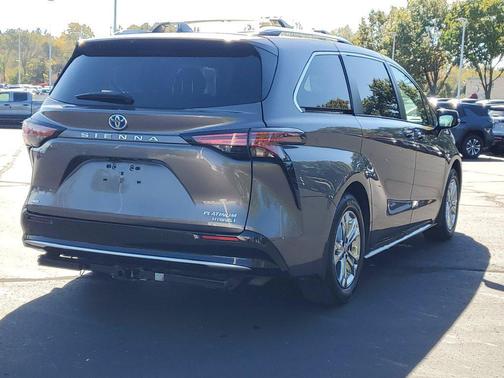 Predawn Gray Mica 2022 Toyota Sienna Platinum