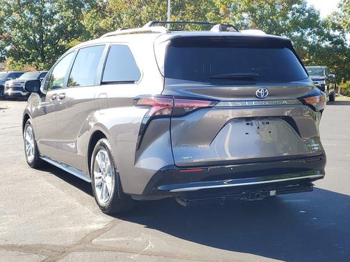 Predawn Gray Mica 2022 Toyota Sienna Platinum