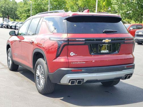 Radiant Red Tintcoat 2025 Chevrolet Traverse LT