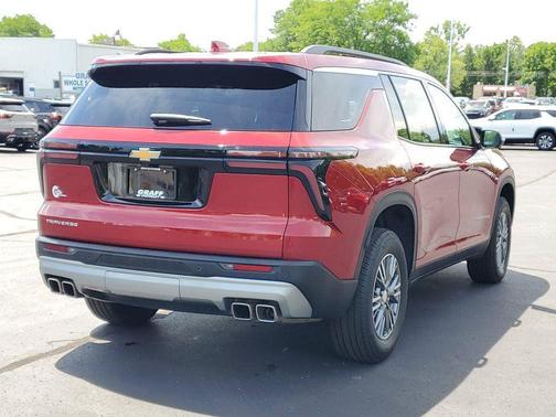 Radiant Red Tintcoat 2025 Chevrolet Traverse LT