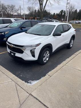 Summit White 2024 Chevrolet Trax LS