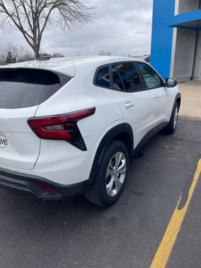 Summit White 2024 Chevrolet Trax LS
