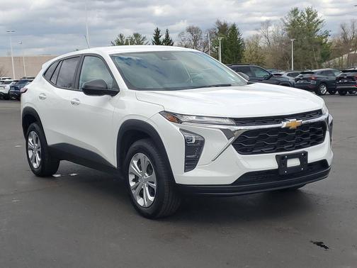 Summit White 2024 Chevrolet Trax LS