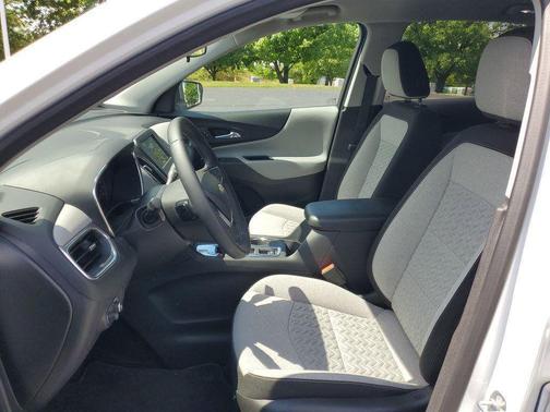 Summit White 2024 Chevrolet Equinox 1LT