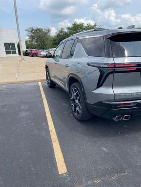 Sterling Gray Metallic 2025 Chevrolet Traverse High Country