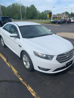 OXFORD WHITE 2016 Ford Taurus SEL