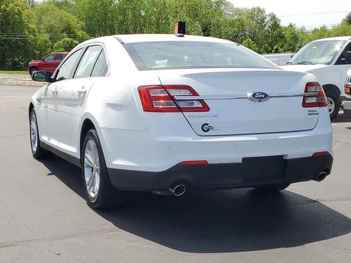 OXFORD WHITE 2016 Ford Taurus SEL