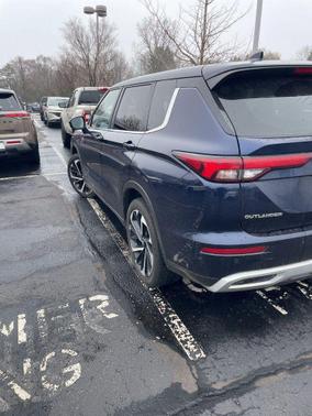 Cosmic Blue Metallic 2024 Mitsubishi Outlander SE 2.5 S-AWC