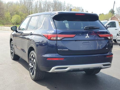 Cosmic Blue Metallic 2024 Mitsubishi Outlander SE 2.5 S-AWC