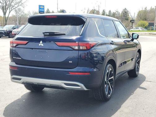 Cosmic Blue Metallic 2024 Mitsubishi Outlander SE 2.5 S-AWC