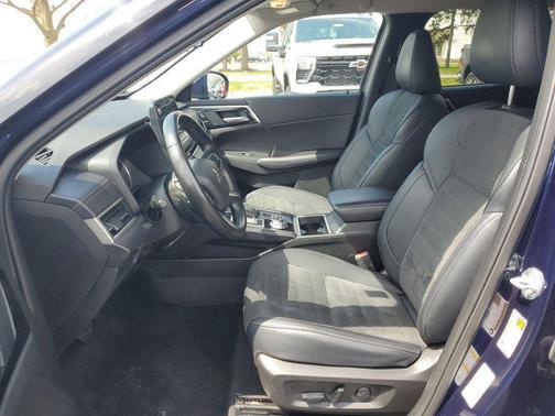 Cosmic Blue Metallic 2024 Mitsubishi Outlander SE 2.5 S-AWC
