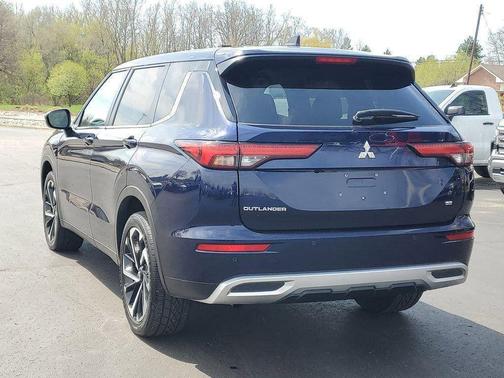 Cosmic Blue Metallic 2024 Mitsubishi Outlander SE 2.5 S-AWC