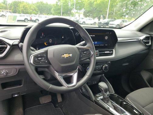 Sterling Gray Metallic 2024 Chevrolet Trailblazer LT