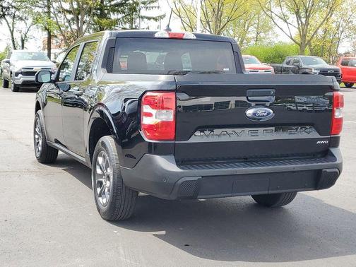 SHADOW BLACK 2024 Ford Maverick XLT