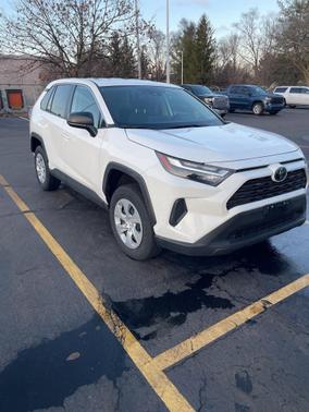 2025 Toyota RAV4 LE