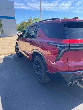 Radiant Red Tintcoat 2024 Chevrolet Traverse RS