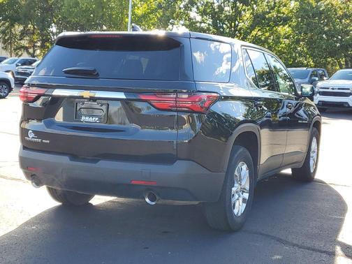 Mosaic Black Metallic 2023 Chevrolet Traverse LS