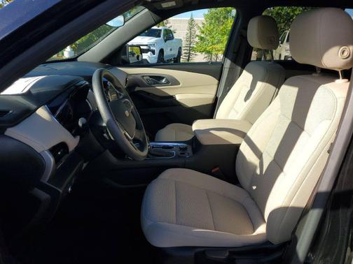 Mosaic Black Metallic 2023 Chevrolet Traverse LS