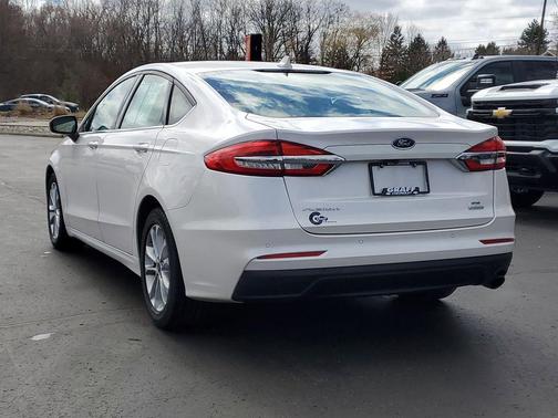 WHITE PLATINUM MET TRI-COAT 2020 Ford Fusion SE