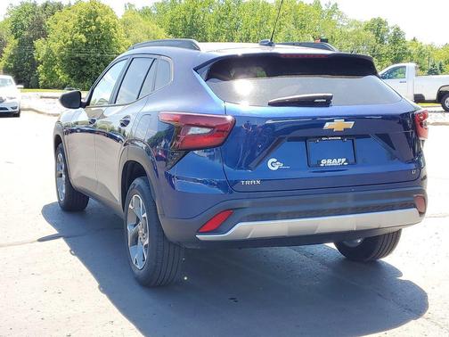 Blue Glow Metallic 2024 Chevrolet Trax LT