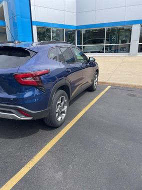 Blue Glow Metallic 2024 Chevrolet Trax LT