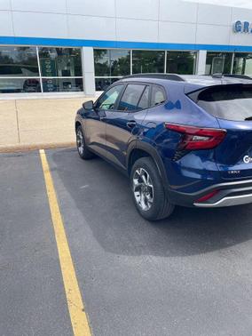 Blue Glow Metallic 2024 Chevrolet Trax LT