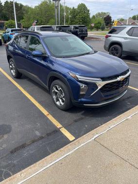 Blue Glow Metallic 2024 Chevrolet Trax LT