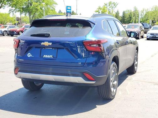 Blue Glow Metallic 2024 Chevrolet Trax LT