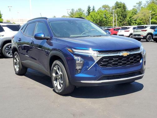 Blue Glow Metallic 2024 Chevrolet Trax LT