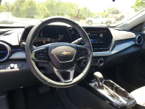 Blue Glow Metallic 2024 Chevrolet Trax LT