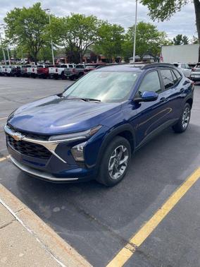 Blue Glow Metallic 2024 Chevrolet Trax LT