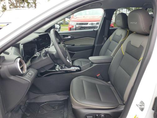 Summit White 2026 Chevrolet Trax FWD ACTIV